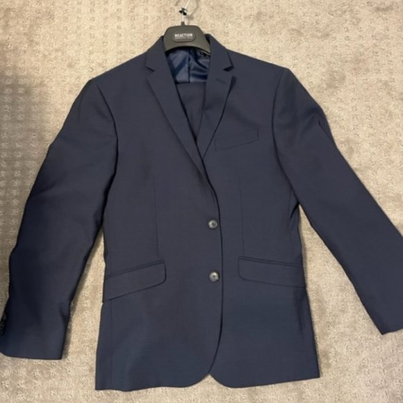 Men's Kenneth Cole Reaction Suit - Picture 3 of 13